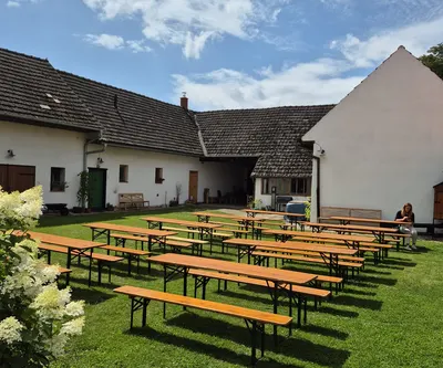 Statek Žíšov - posezení na uzavřeném dvoře